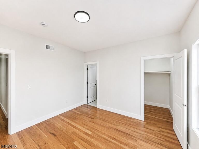 Property listing MLS 4049879 photo 3