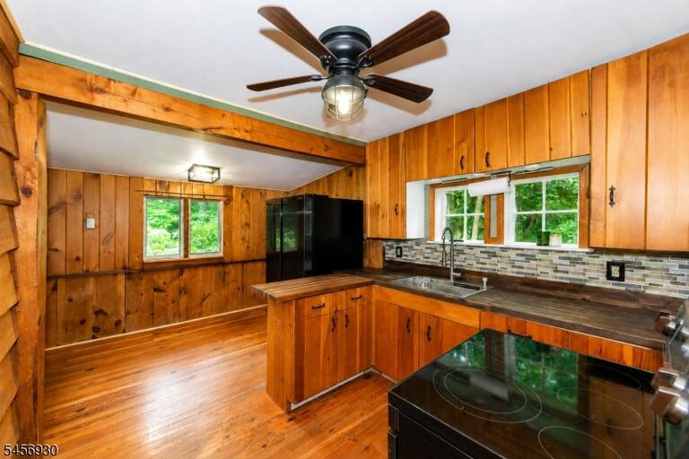 Property listing MLS 4049885 photo 2