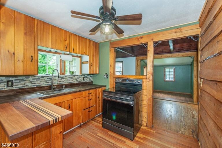 Property listing MLS 4049885 photo 3