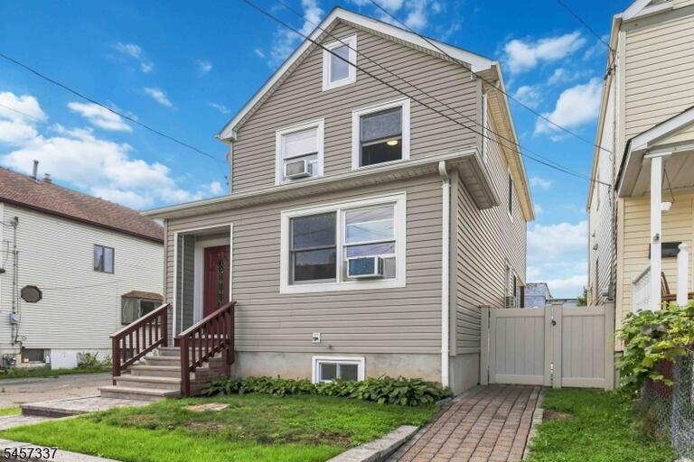 Property listing MLS 4049893 photo 3