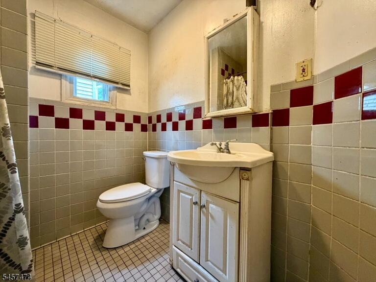 Property listing MLS 4049900 photo 3