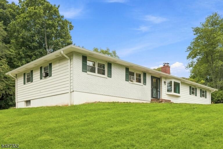Property listing MLS 4049903 photo 4