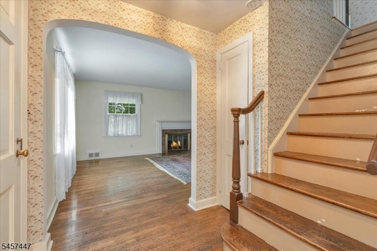 Property listing MLS 4049908 photo 3