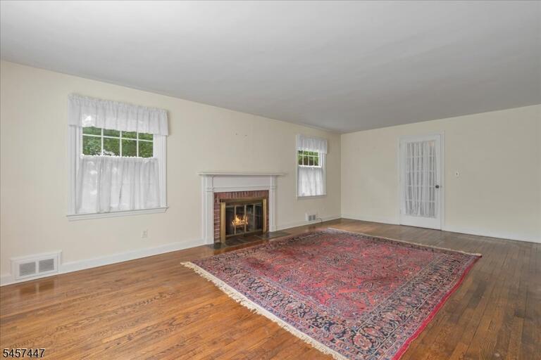 Property listing MLS 4049908 photo 4