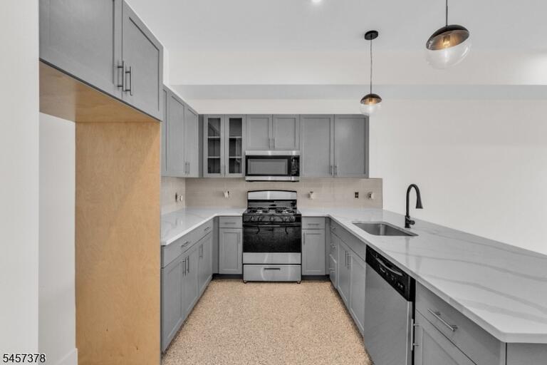 Property listing MLS 4049913 photo 3