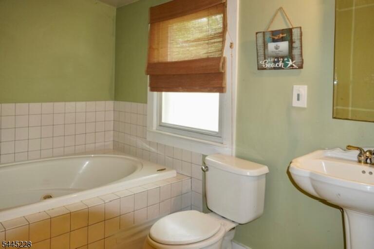 Property listing MLS 4049919 photo 14