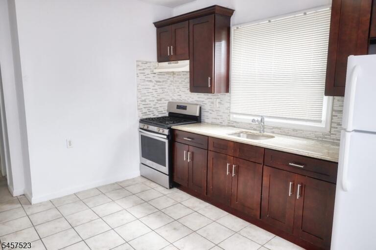 Property listing MLS 4049920 photo 2