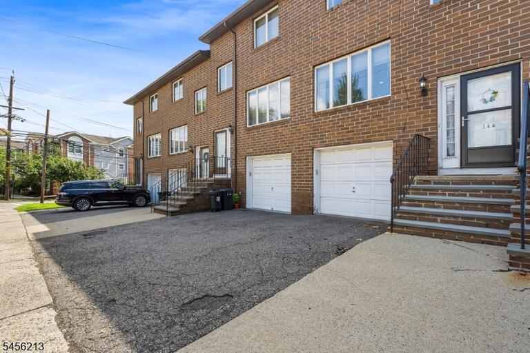 Property listing MLS 4049925 photo 3