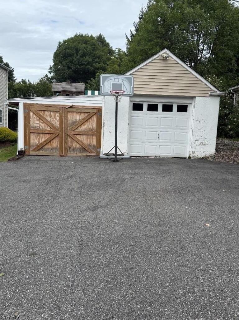 Property listing MLS 4049939 photo 3