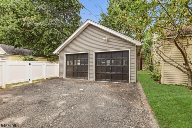Property listing MLS 4049960 photo 42