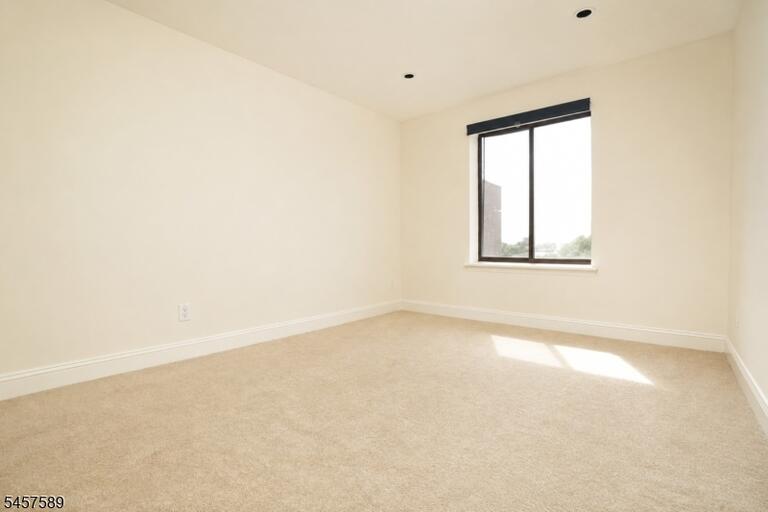 Property listing MLS 4049968 photo 10