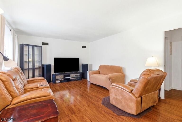 Property listing MLS 4049973 photo 5