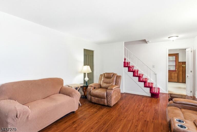 Property listing MLS 4049973 photo 7