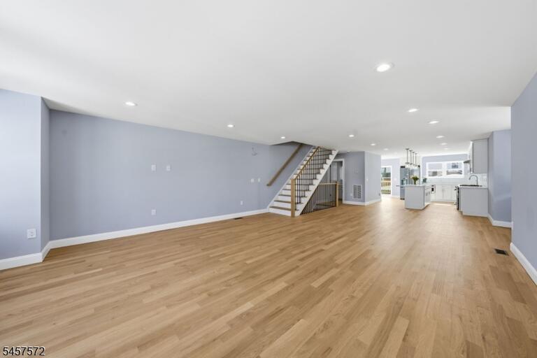 Property listing MLS 4049975 photo 15