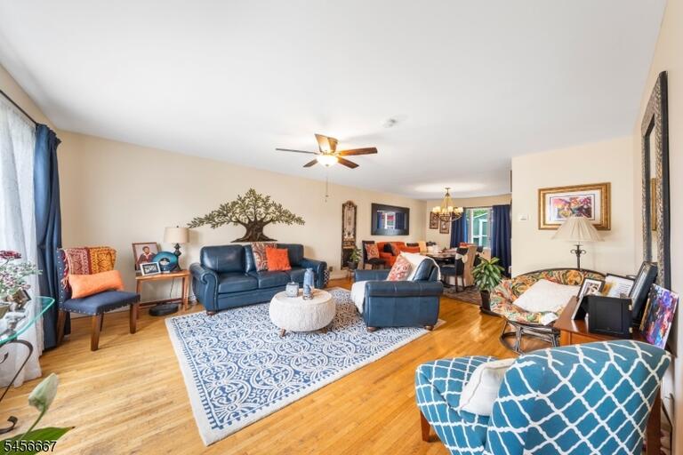 Property listing MLS 4049982 photo 2