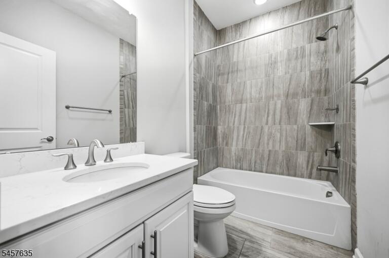 Property listing MLS 4050001 photo 15