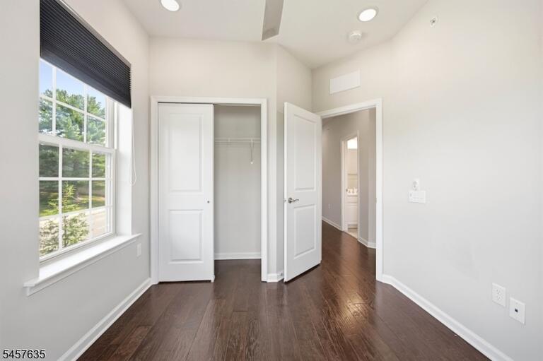Property listing MLS 4050001 photo 17