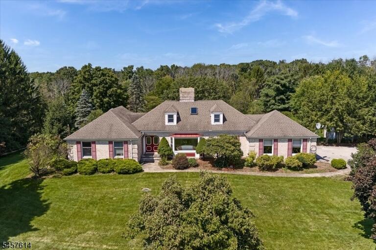 Property listing MLS 4050002 photo 1