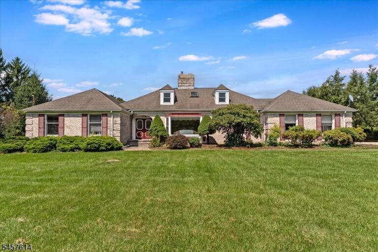 Property listing MLS 4050002 photo 2