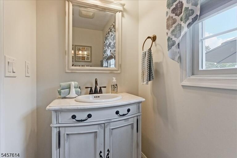 Property listing MLS 4050002 photo 22