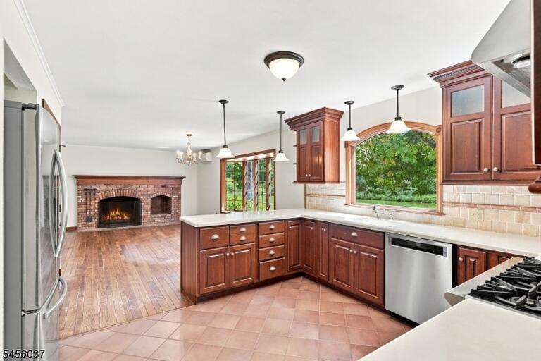 Property listing MLS 4050029 photo 6