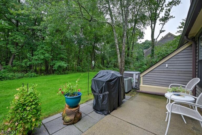 Property listing MLS 4050041 photo 22