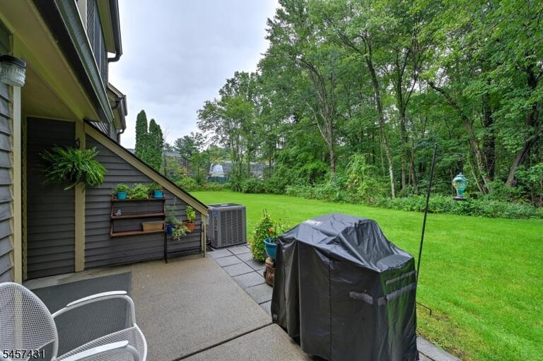Property listing MLS 4050041 photo 23