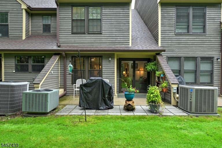 Property listing MLS 4050041 photo 25