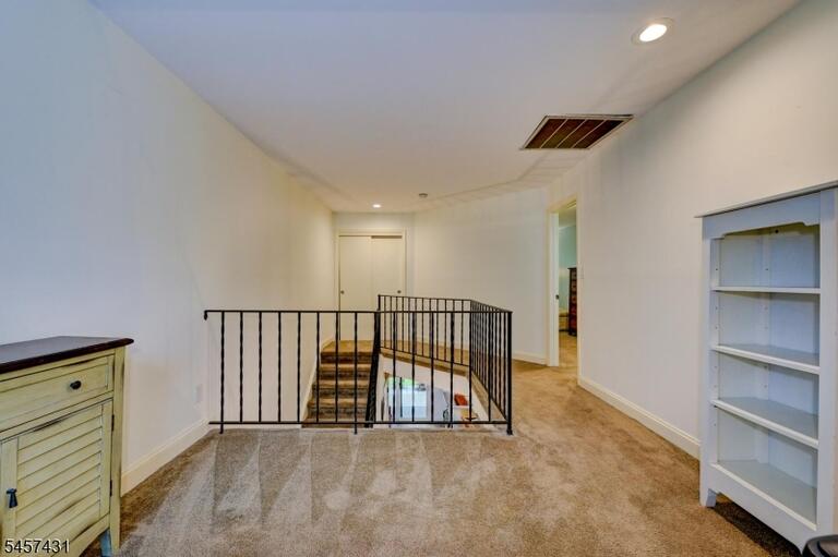 Property listing MLS 4050041 photo 29