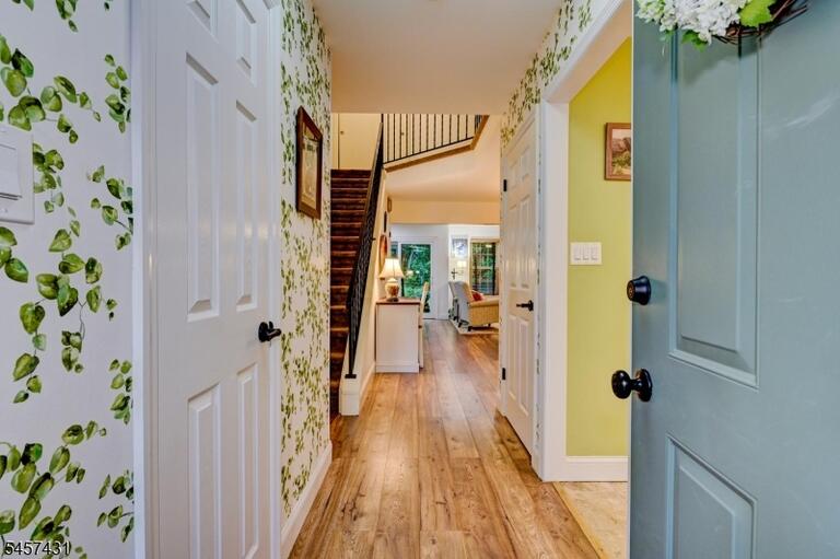 Property listing MLS 4050041 photo 4