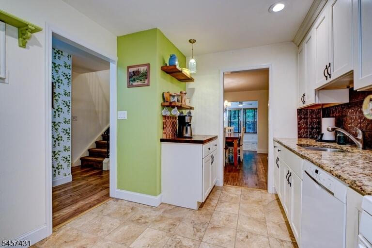 Property listing MLS 4050041 photo 9