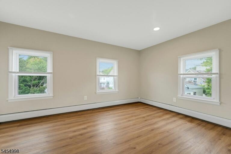 Property listing MLS 4050050 photo 11