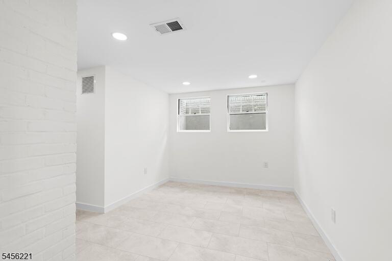 Property listing MLS 4050054 photo 30