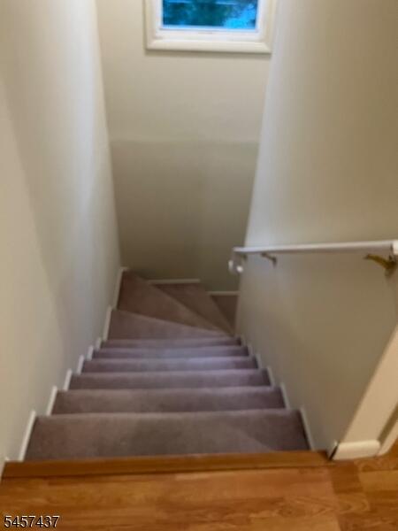 Property listing MLS 4050058 photo 4