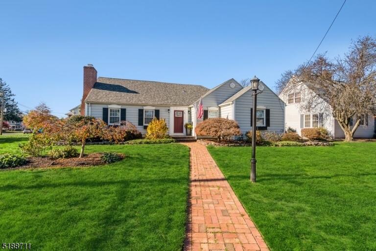 Property listing MLS 4050060 photo 1
