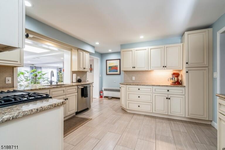 Property listing MLS 4050060 photo 11