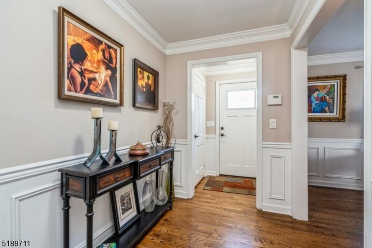 Property listing MLS 4050060 photo 2
