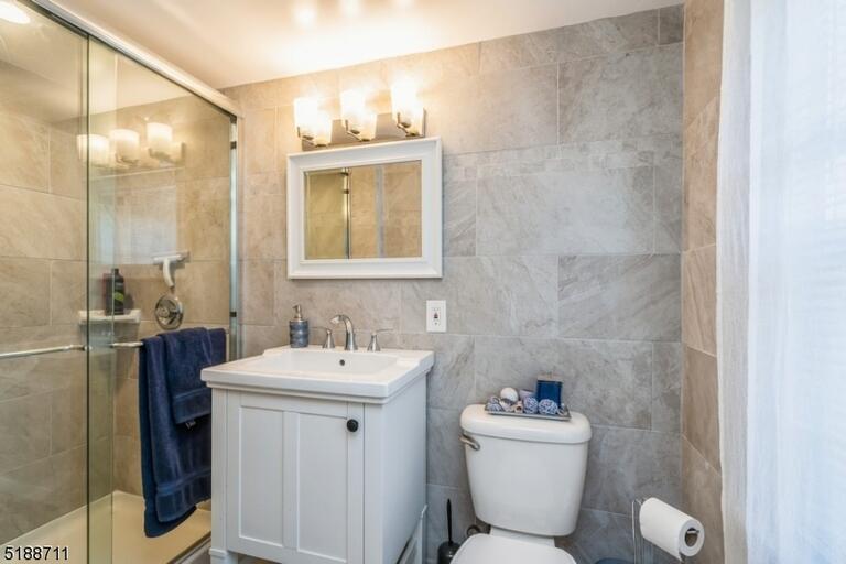 Property listing MLS 4050060 photo 25