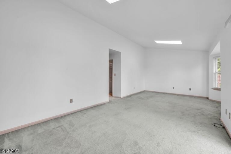 Property listing MLS 4050061 photo 24