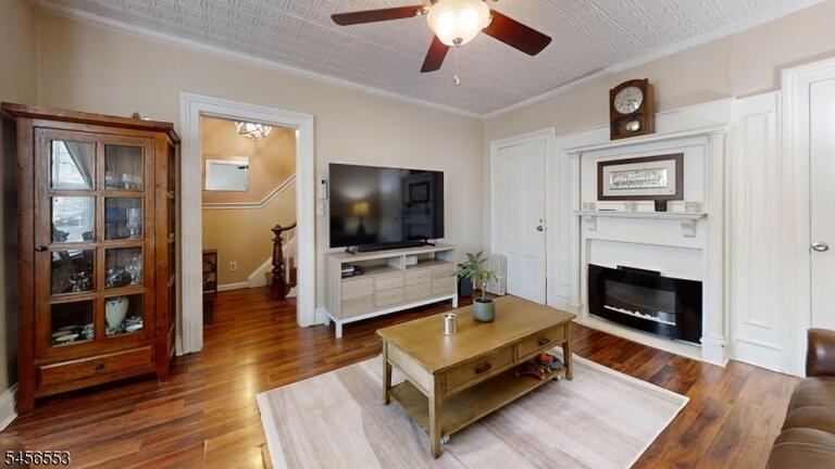 Property listing MLS 4050074 photo 3