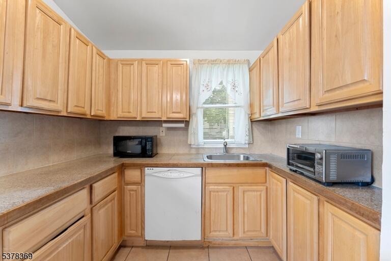 Property listing MLS 4050075 photo 13