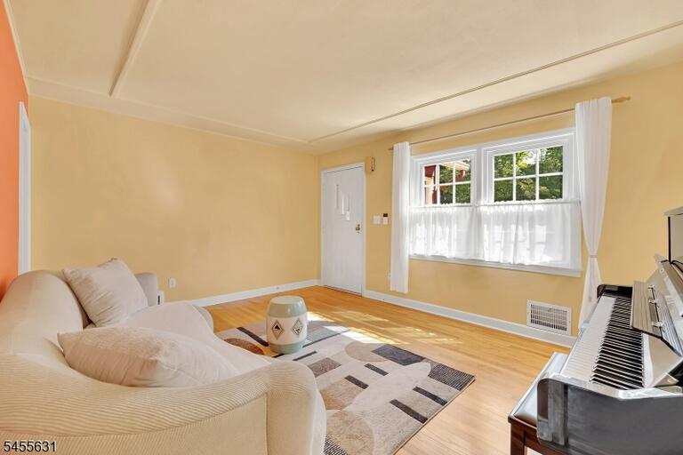 Property listing MLS 4050080 photo 7