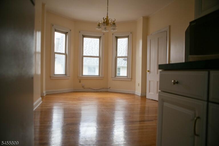 Property listing MLS 4050086 photo 2