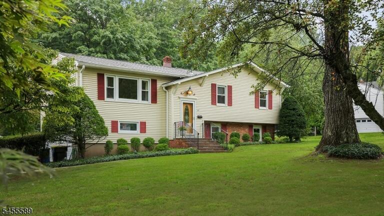 Property listing MLS 4050087 photo 1