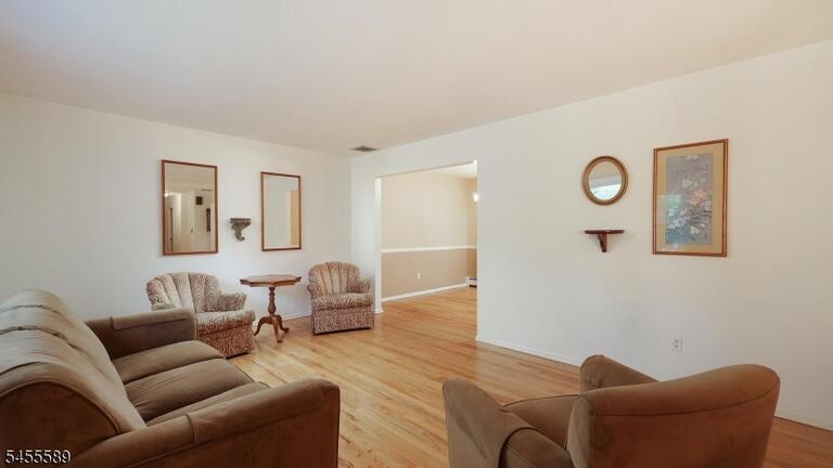 Property listing MLS 4050087 photo 4