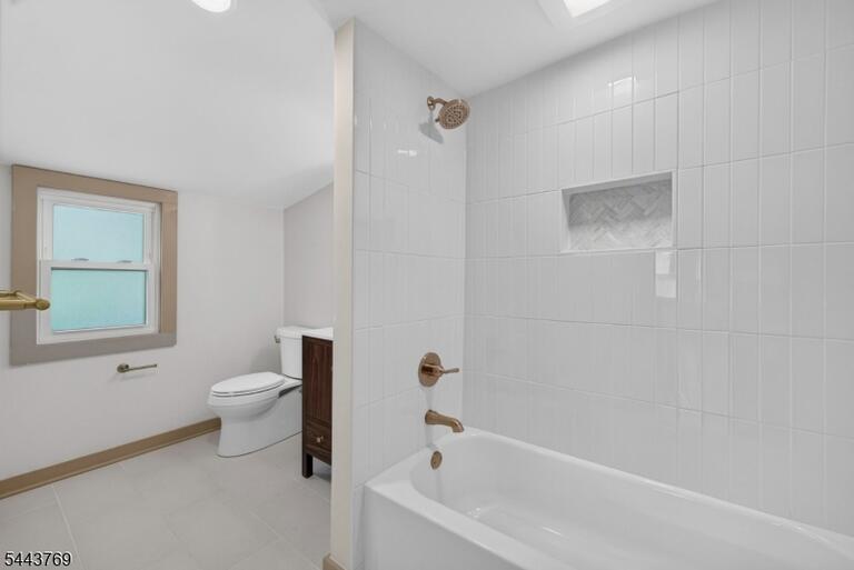 Property listing MLS 4050101 photo 43