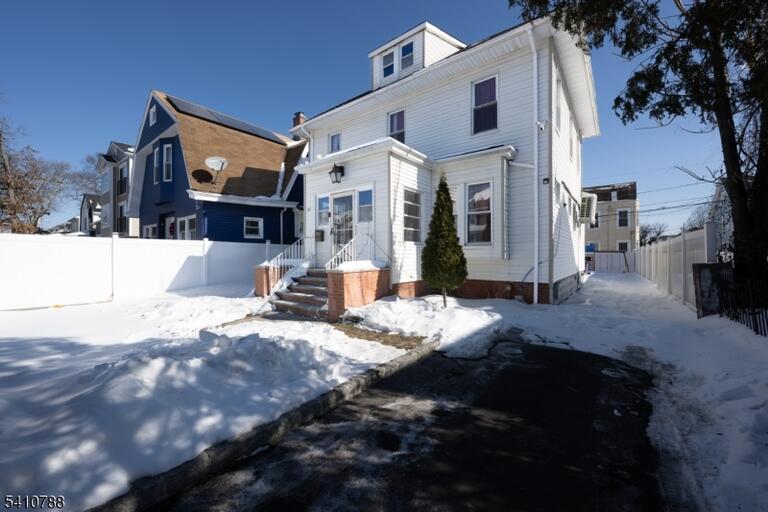 Property listing MLS 4050106 photo 1