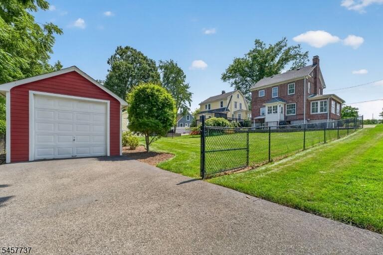 Property listing MLS 4050107 photo 4