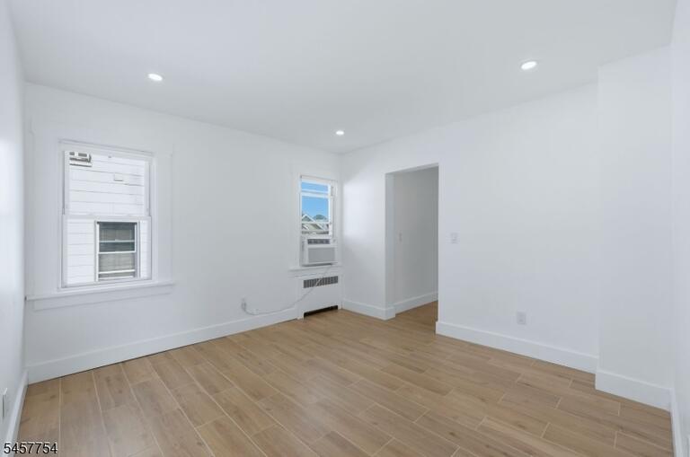 Property listing MLS 4050120 photo 5