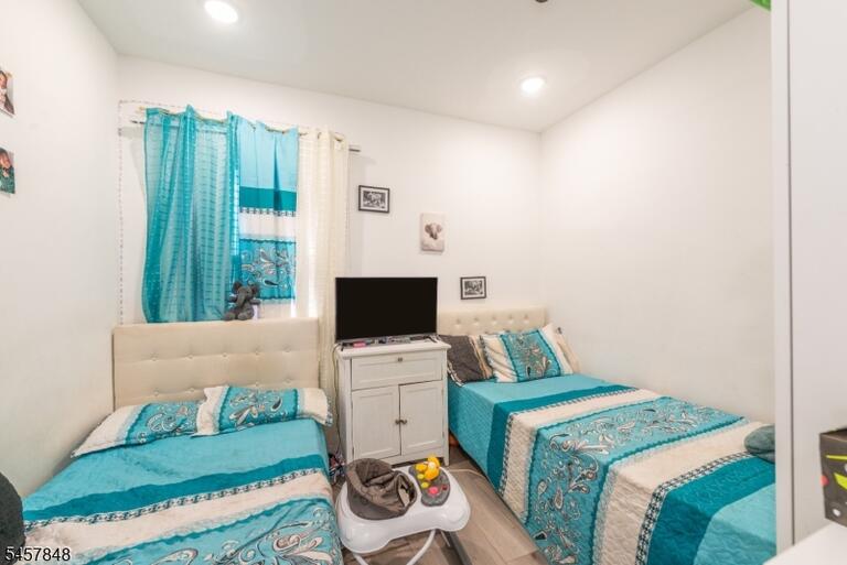Property listing MLS 4050155 photo 9